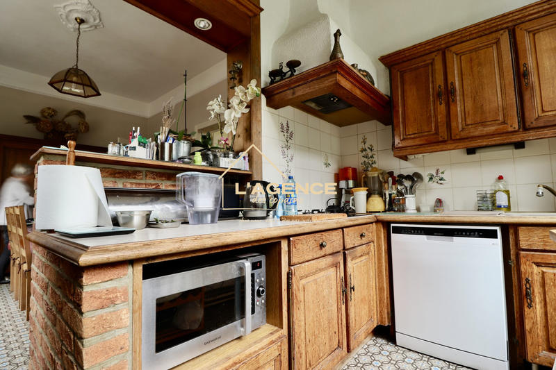 Maison - 236 m² - 10 pièces