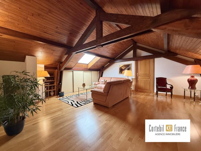 Maison - 142 m² - 7 pièces