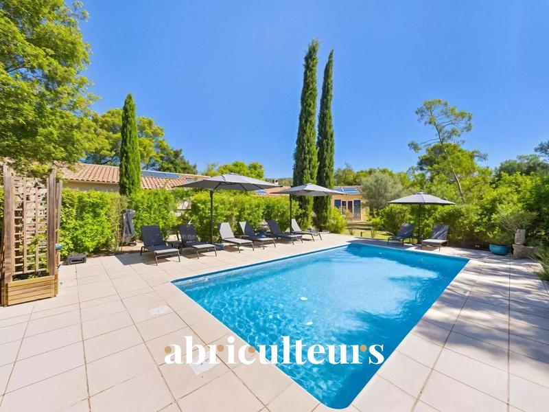 Villa - 261 m² - 12 pièces