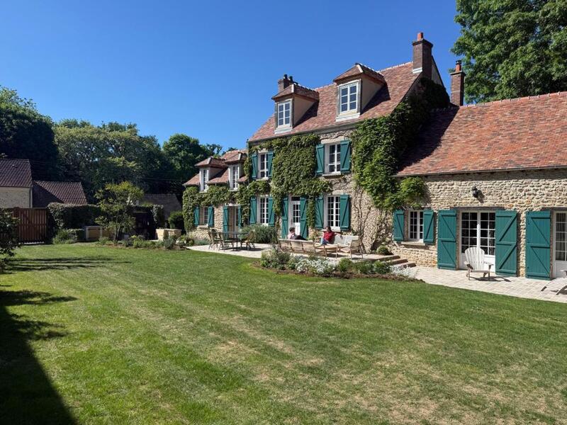 Maison - 250 m² - 8 pièces