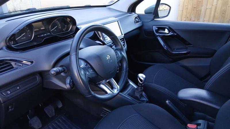 Peugeot 208 1.5 BlueHDi 100 Allure