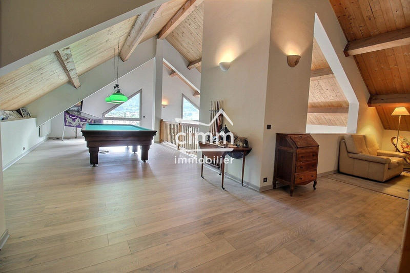 Villa - 363 m² - 6 pièces