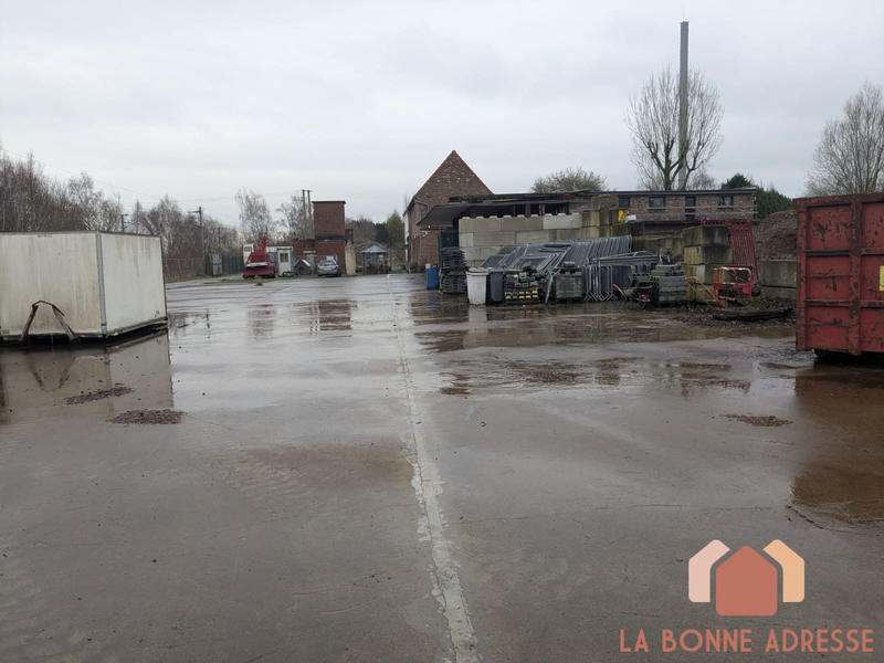 Terrain commercial - 1 000 m²