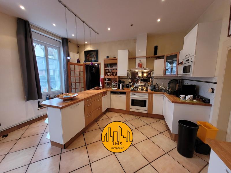 Maison - 275 m² - 11 pièces