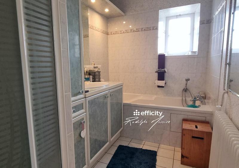 Maison - 245 m² - 11 pièces