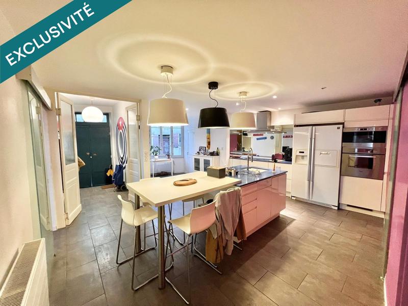 Maison - 208 m² - 9 pièces