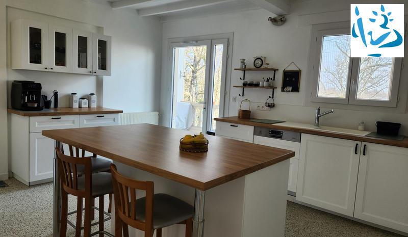 Maison - 280 m² - 8 pièces