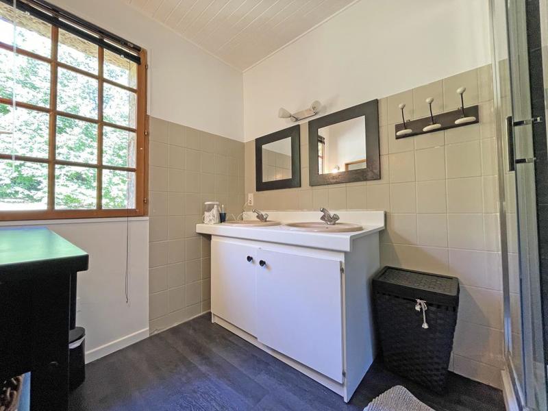 Propriété - 220 m² - 4 pièces