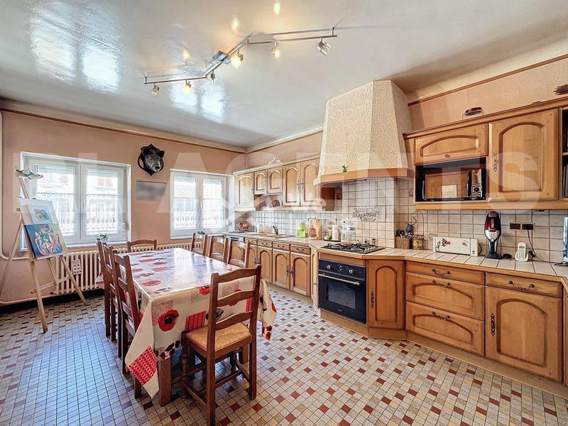 Maison - 284 m² - 13 pièces