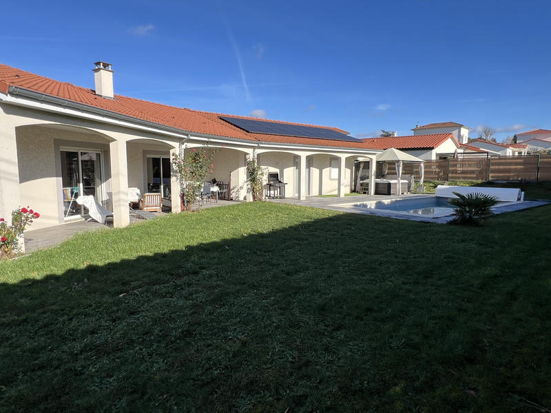 Maison - 180 m² - 8 pièces