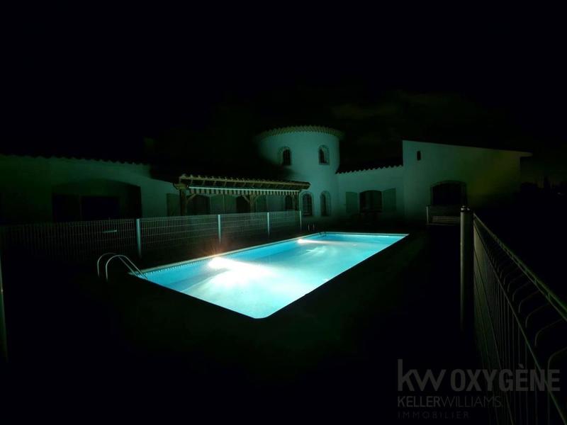 Maison - 300 m² - 10 pièces