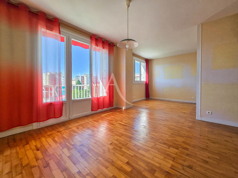 Appartement - 80 m² - 5 pièces