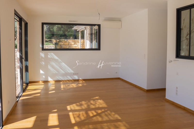 Maison - 250 m² - 5 pièces