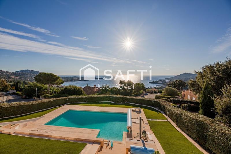 Villa - 250 m² - 9 pièces