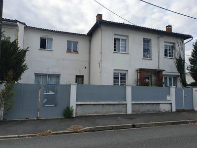 Maison - 270 m² - 10 pièces