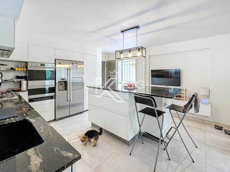 Villa - 205 m² - 6 pièces