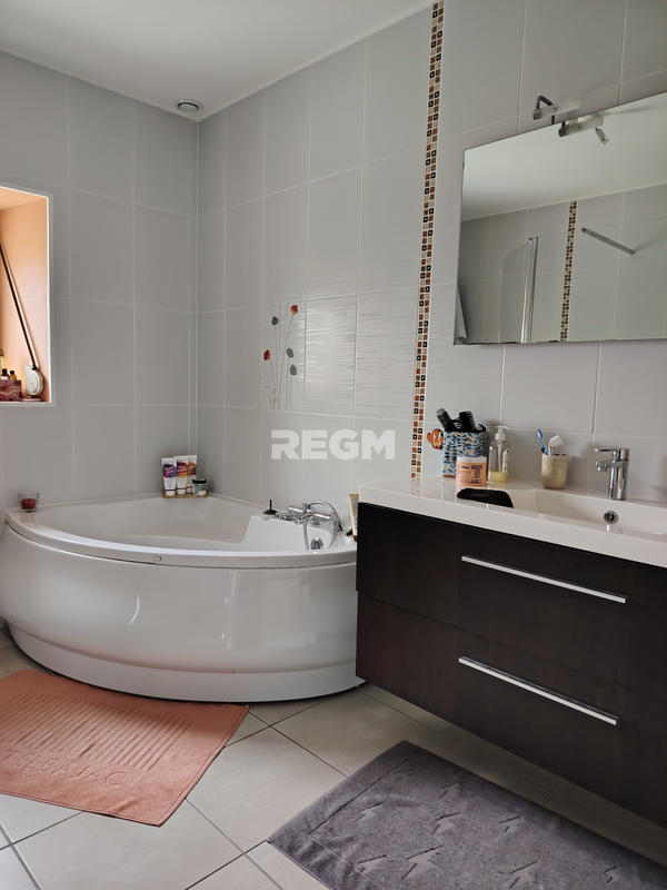 Maison - 137 m² - 7 pièces