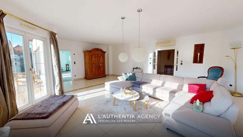 Villa - 366 m² - 8 pièces