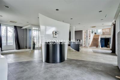 Bureau - 3 258 m²