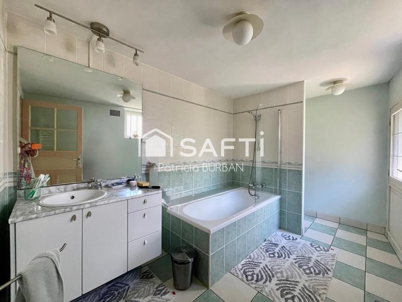 Maison - 205 m² - 8 pièces