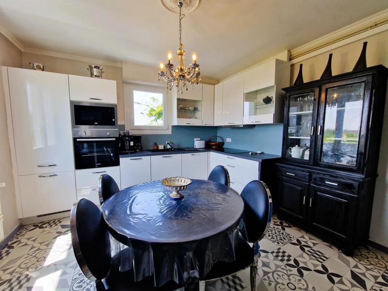 Maison - 181 m² - 8 pièces