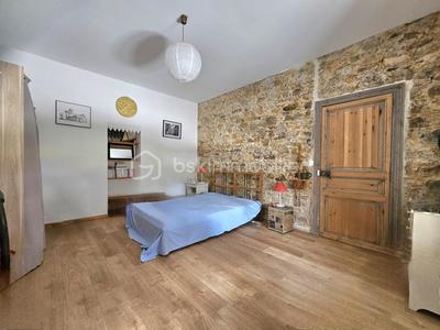 Propriété - 200 m² - 8 pièces