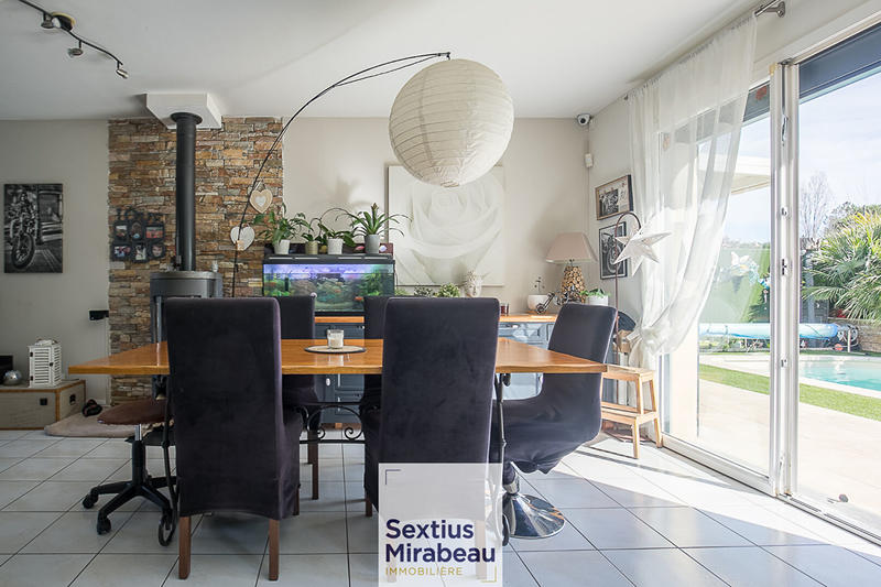 Maison - 95 m² - 5 pièces