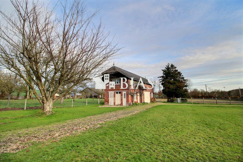 Maison - 300 m² - 12 pièces