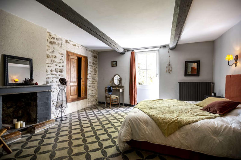 Propriété - 590 m² - 20 pièces