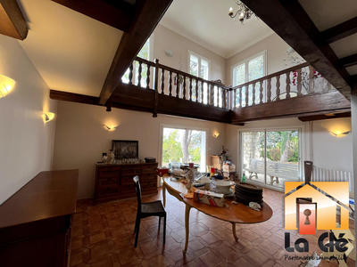 Maison - 193 m² - 5 pièces