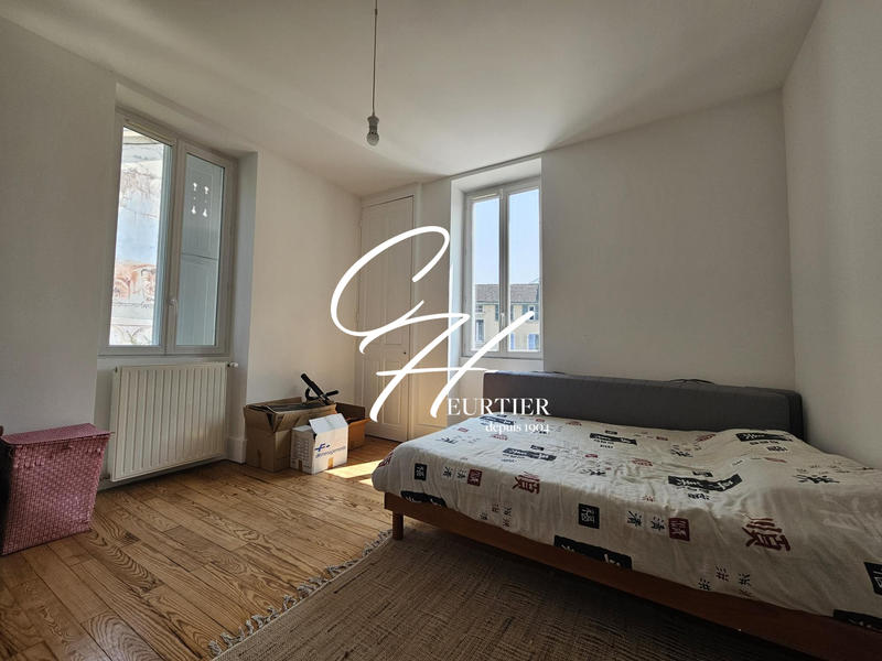 Maison - 224 m² - 9 pièces