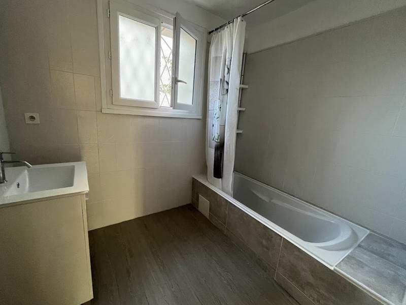 Maison - 220 m² - 9 pièces