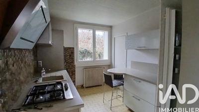 Maison - 143 m² - 8 pièces