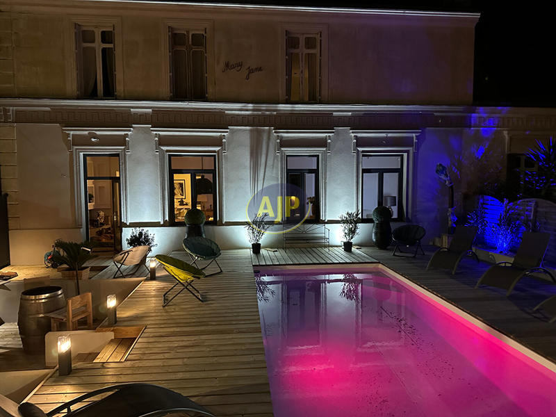 Maison - 262 m² - 6 pièces