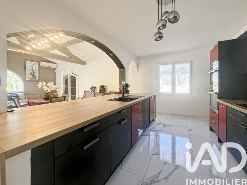 Maison - 228 m² - 10 pièces