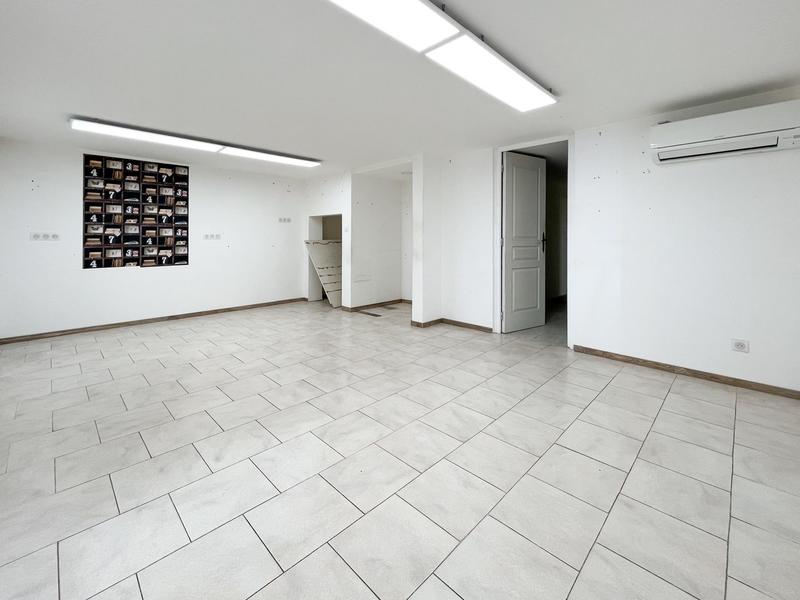 Local commercial - 130 m² - 6 pièces