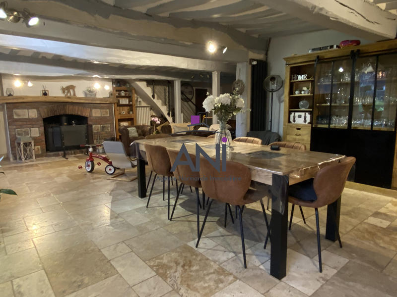 Maison - 242 m² - 11 pièces