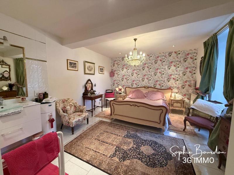 Demeure - 415 m² - 11 pièces