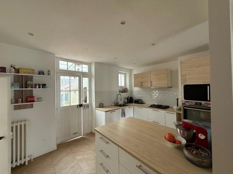 Maison - 180 m² - 6 pièces