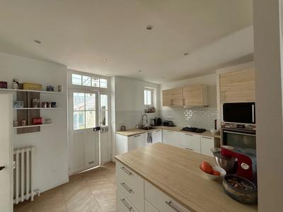 Maison - 180 m² - 6 pièces