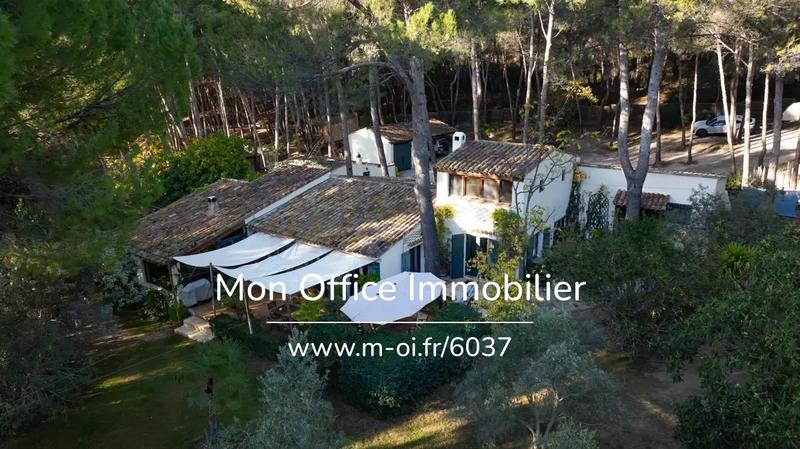 Maison - 236 m² - 7 pièces