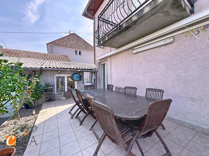Maison - 220 m² - 12 pièces
