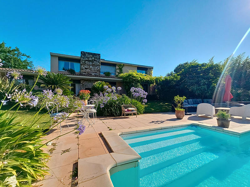 Maison - 256 m² - 6 pièces