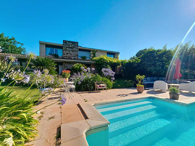 Maison - 256 m² - 6 pièces