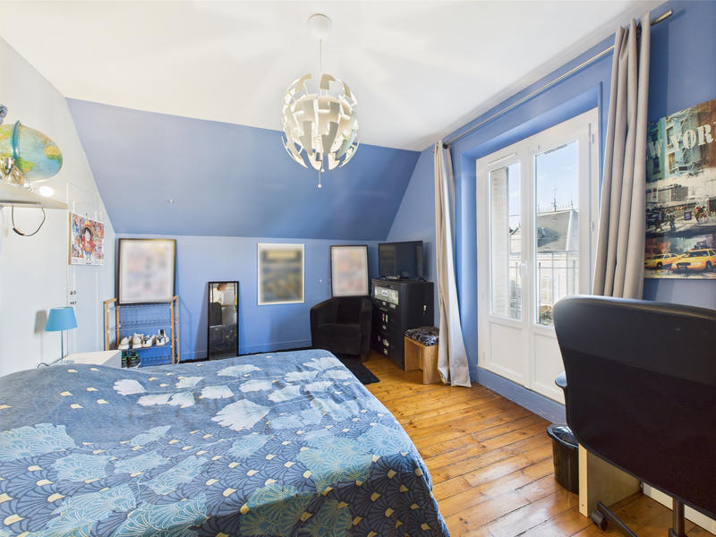 Maison - 203 m² - 8 pièces