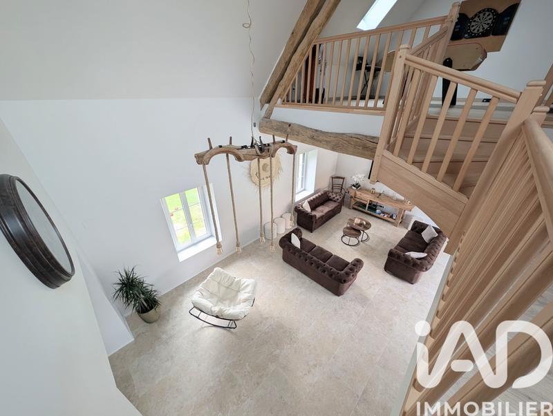 Maison - 370 m² - 6 pièces