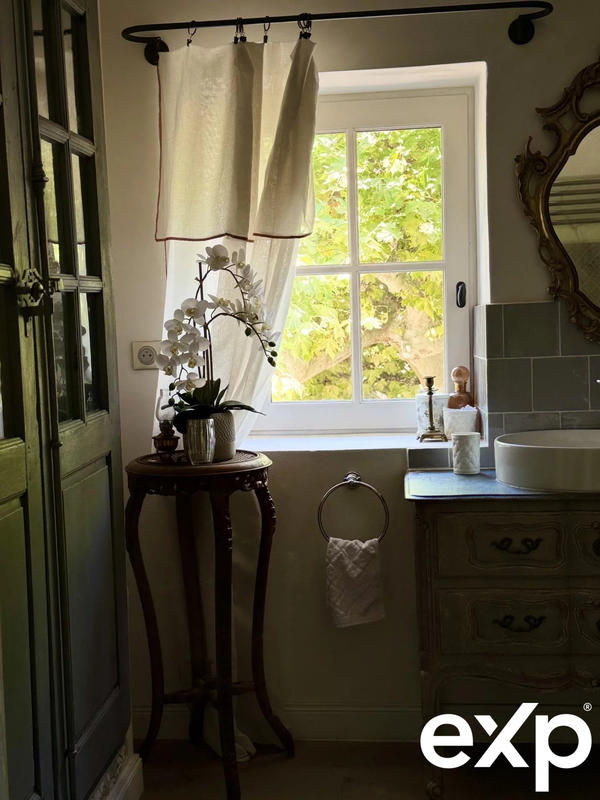 Maison traditionnelle - 252 m² - 7 pièces