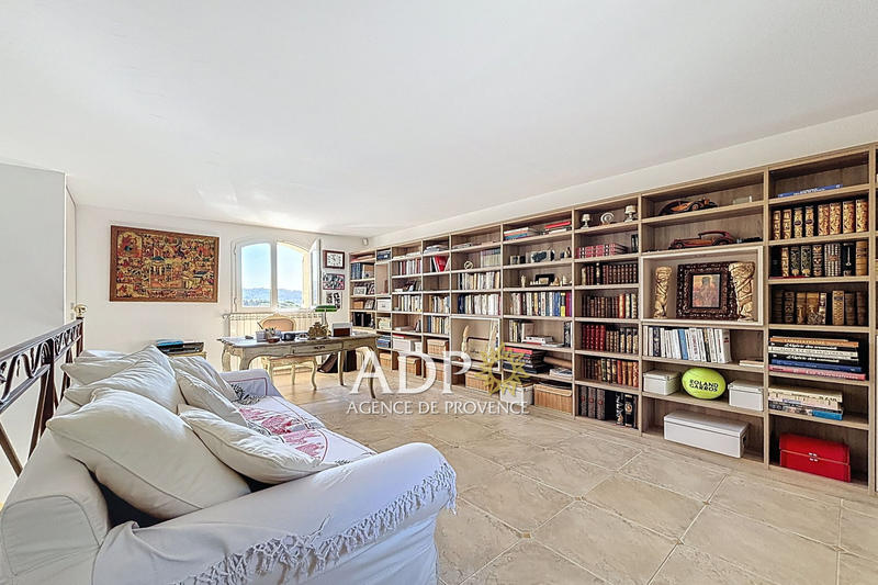 Maison - 300 m² - 7 pièces