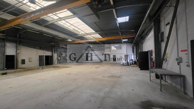 Entrepôt - 972 m²