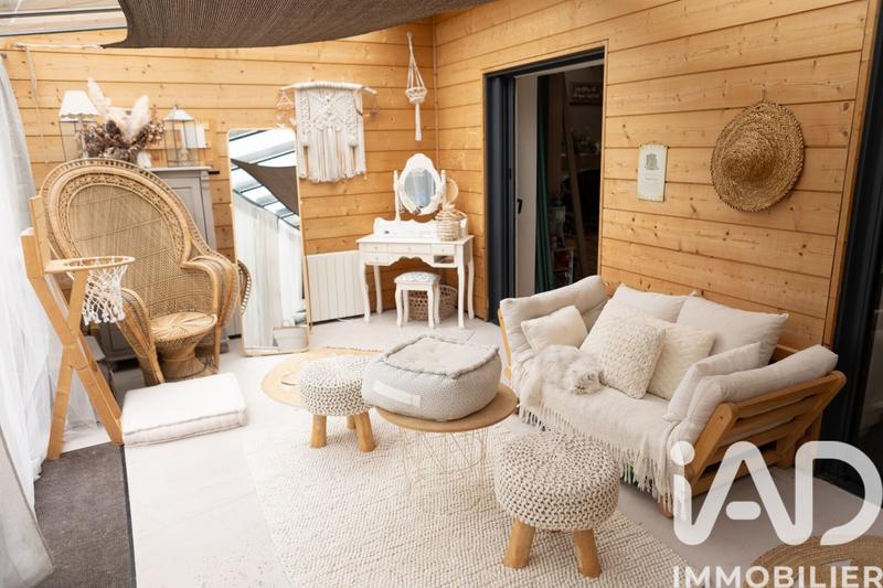 Maison - 205 m² - 9 pièces